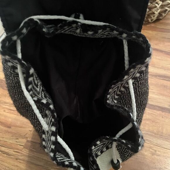 Black and Cream Textured Lama Backpack - Picture 9 of 13